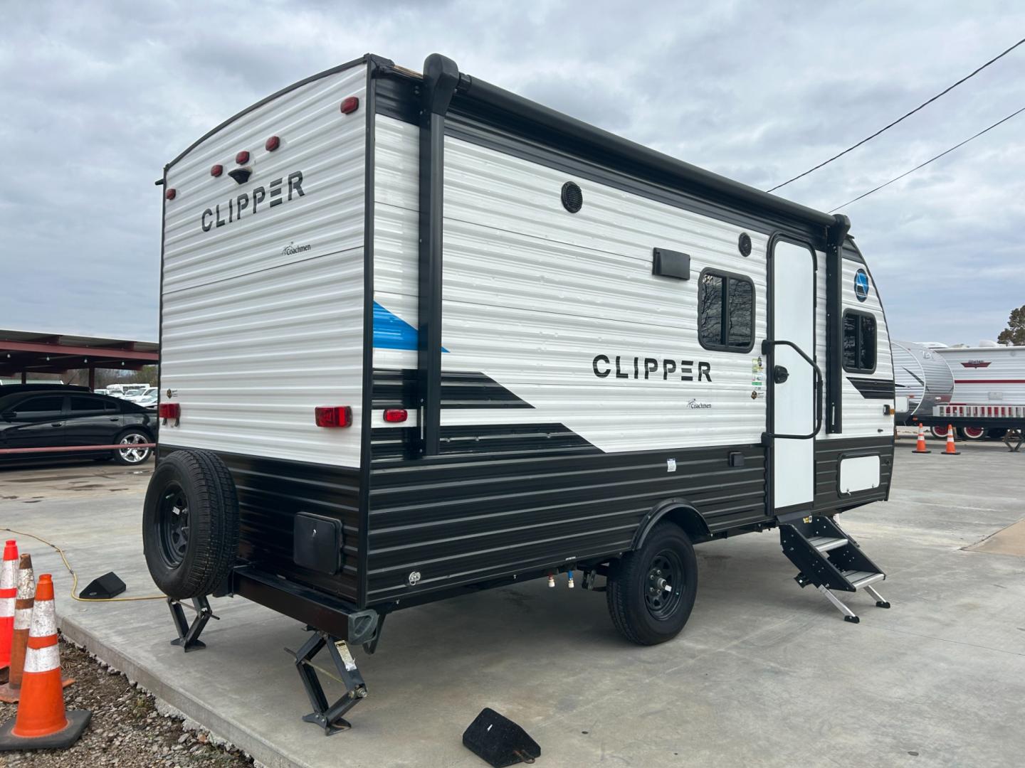 2021 White Forest River CLIPPER 17BH (5ZT2CWFC0MJ) , located at 17760 Hwy 62, Morris, OK, 74445, 35.609104, -95.877060 - Photo#1